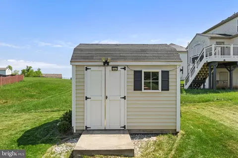Exterior - 3254 Kira Ct, Triangle, VA 22172 photo 19 of 27