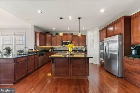 Kitchen - 3254 Kira Ct, Triangle, VA 22172 photo 3 of 7