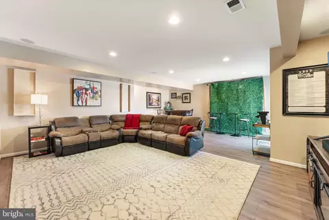 Living - 3254 Kira Ct, Triangle, VA 22172 photo 10 of 10