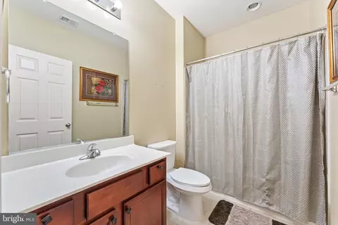 Bath - 3254 Kira Ct, Triangle, VA 22172 photo 7 of 7