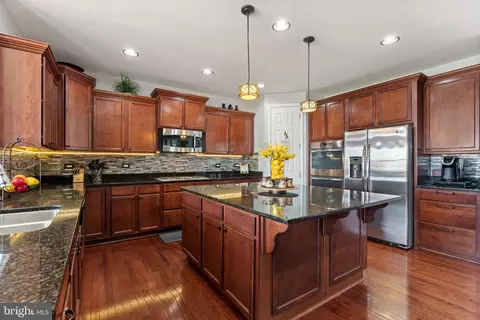 Kitchen - 3254 Kira Ct, Triangle, VA 22172 photo 4 of 7
