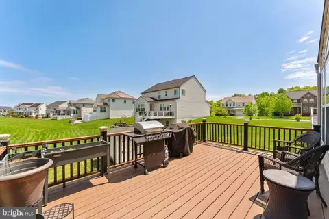 Exterior - 3254 Kira Ct, Triangle, VA 22172 photo 5 of 27