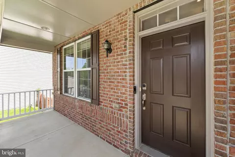 Exterior - 3254 Kira Ct, Triangle, VA 22172 photo 4 of 27