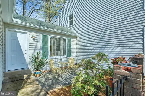Exterior - 8654 Ruffin Ct, Manassas, VA 20109 photo 5 of 15