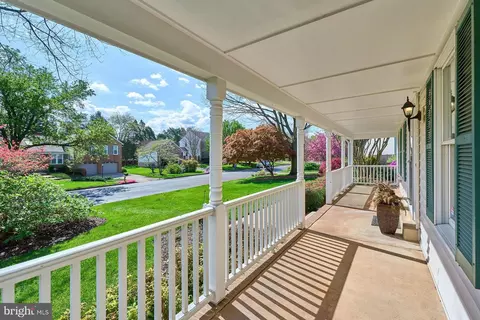 Exterior - 8654 Ruffin Ct, Manassas, VA 20109 photo 7 of 15