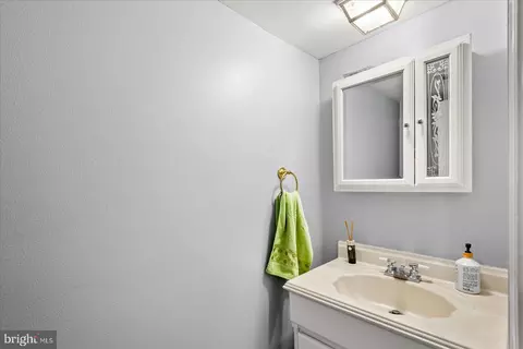 Bath - 8186 Community Dr, Manassas, VA 20109 photo 1 of 4