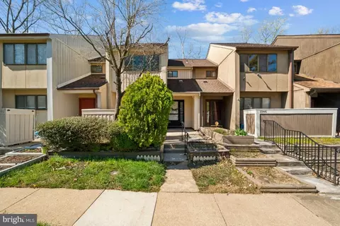 1948 Old Post Ter, Woodbridge, VA 22191