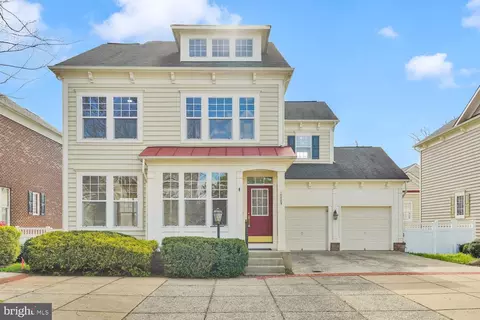 10085 Orland Stone Dr, Bristow, VA 20136