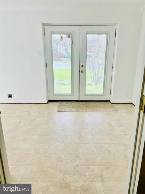 Entry Way - 7660 Michelle Ct, Manassas, VA 20109 photo 2 of 2