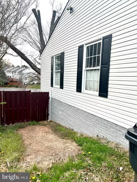 Exterior - 7660 Michelle Ct, Manassas, VA 20109 photo 5 of 6
