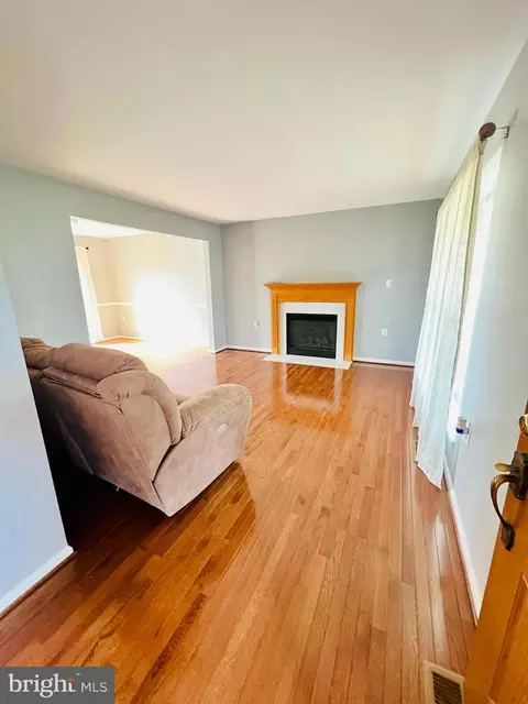 Living - 7660 Michelle Ct, Manassas, VA 20109 photo 1 of 4