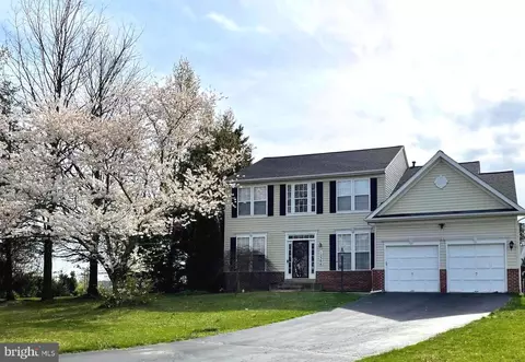 15384 Tina Ln, Woodbridge, VA 22193