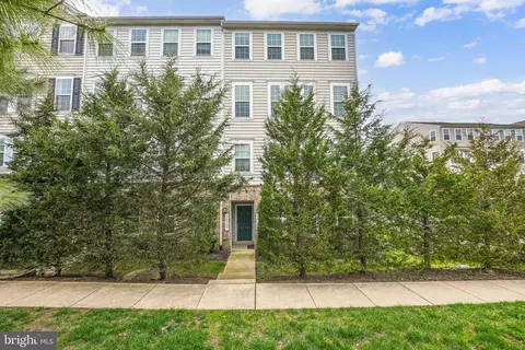 14707 Mason Creek Cir #120, Woodbridge, VA 22191