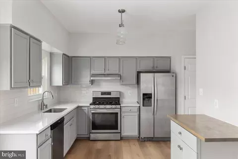 Kitchen - 8940 Dennis Ct, Bristow, VA 20136 photo 2 of 4