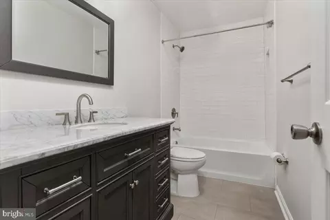 Bath - 8940 Dennis Ct, Bristow, VA 20136 photo 2 of 4