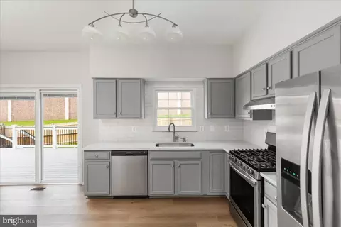Kitchen - 8940 Dennis Ct, Bristow, VA 20136 photo 3 of 4
