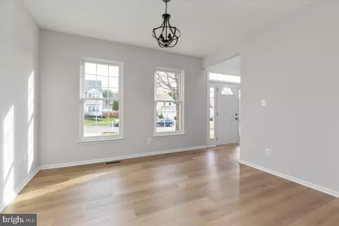 Living - 8940 Dennis Ct, Bristow, VA 20136 photo 5 of 5