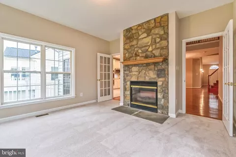 Living - 6545 Box Elder Loop, Gainesville, VA 20155 photo 3 of 5