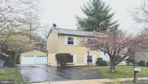 13865 Montoclair Ln, Dale City, VA 22193