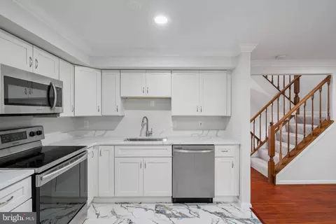 Kitchen - 3590 Wharf Ln, Triangle, VA 22172 photo 1 of 3