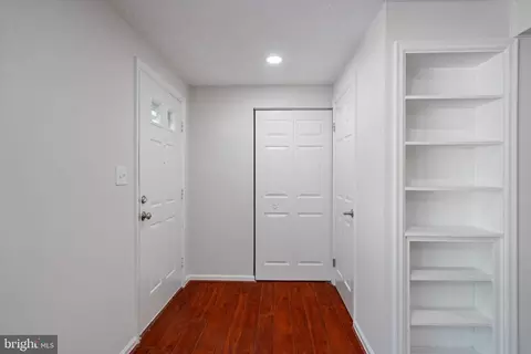 Entry Way - 3590 Wharf Ln, Triangle, VA 22172 photo 2 of 3