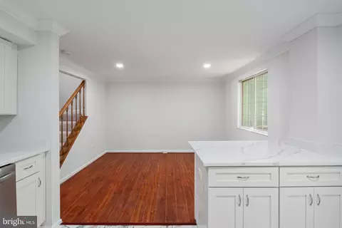 Living - 3590 Wharf Ln, Triangle, VA 22172 photo 1 of 10