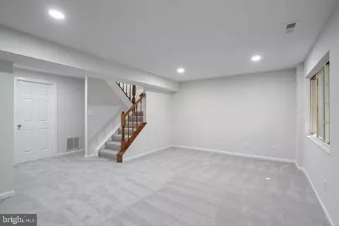 Living - 3590 Wharf Ln, Triangle, VA 22172 photo 10 of 10
