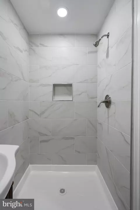 Bath - 3590 Wharf Ln, Triangle, VA 22172 photo 5 of 5