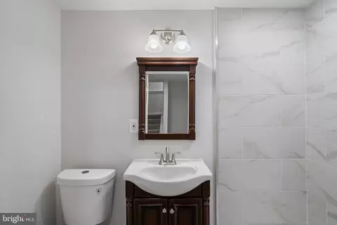 Bath - 3590 Wharf Ln, Triangle, VA 22172 photo 4 of 5