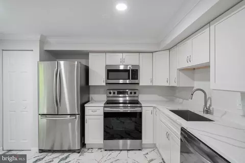Kitchen - 3590 Wharf Ln, Triangle, VA 22172 photo 3 of 3