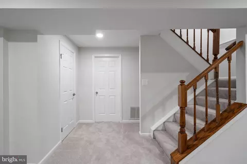 Entry Way - 3590 Wharf Ln, Triangle, VA 22172 photo 3 of 3