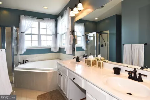 Bath - 14339 Broadwinged, Gainesville, VA 20155 photo 2 of 6
