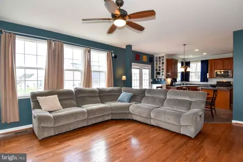 Living - 14339 Broadwinged, Gainesville, VA 20155 photo 4 of 7