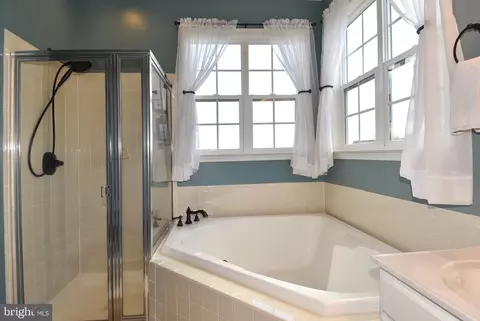 Bath - 14339 Broadwinged, Gainesville, VA 20155 photo 3 of 6