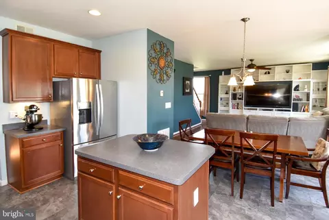Kitchen - 14339 Broadwinged, Gainesville, VA 20155 photo 3 of 4