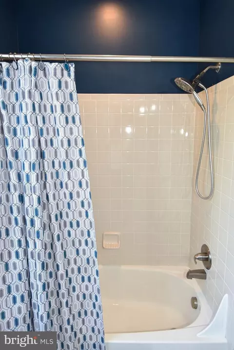 Bath - 14339 Broadwinged, Gainesville, VA 20155 photo 5 of 6