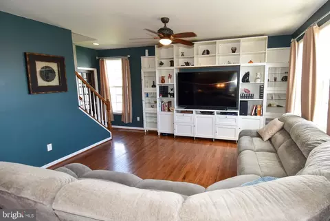 Living - 14339 Broadwinged, Gainesville, VA 20155 photo 5 of 7