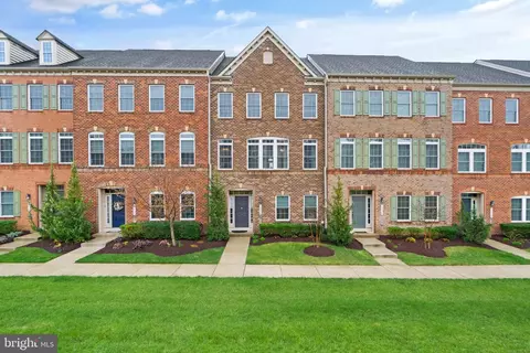 13726 Senea Dr, Gainesville, VA 20155