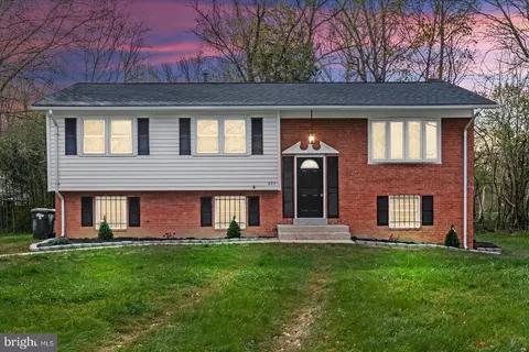 827 Norwood Ln, Woodbridge, VA 22191