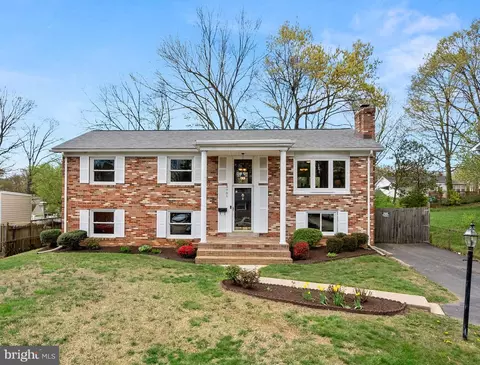 3761 Del Mar Dr, Woodbridge, VA 22193