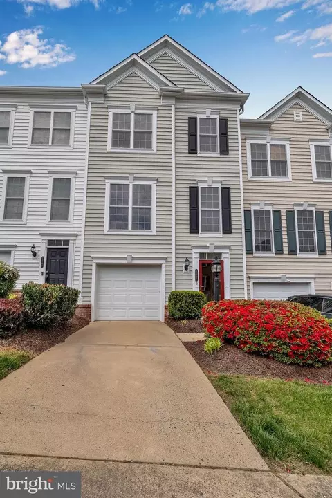 2207 Greywing St, Woodbridge, VA 22191
