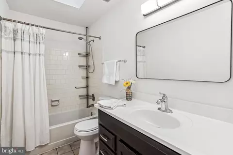 Bath - 4508 Peppermill Ct, Dumfries, VA 22025 photo 3 of 3