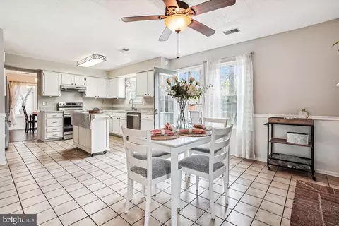 Kitchen - 4508 Peppermill Ct, Dumfries, VA 22025 photo 4 of 4