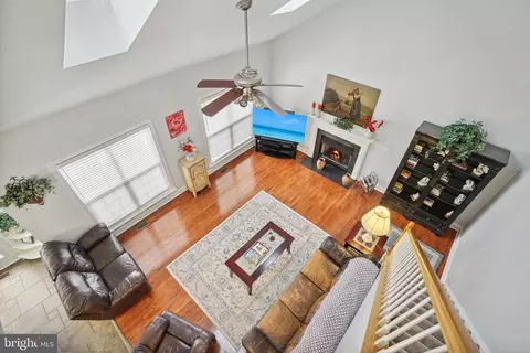 Living - 12321 Grimsby Ln, Bristow, VA 20136 photo 5 of 5