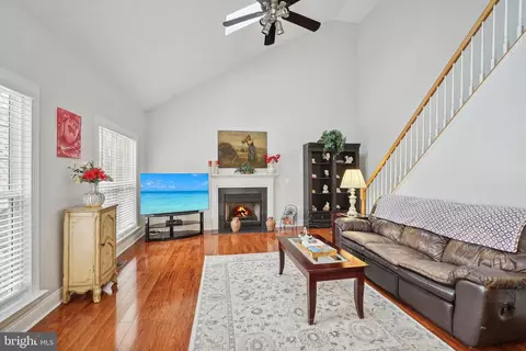 Living - 12321 Grimsby Ln, Bristow, VA 20136 photo 3 of 5