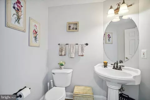 Bath - 12321 Grimsby Ln, Bristow, VA 20136 photo 1 of 3