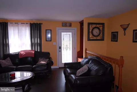 Living - 11623 Smithfield Rd, Manassas, VA 20112 photo 3 of 3