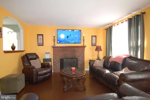 Living - 11623 Smithfield Rd, Manassas, VA 20112 photo 1 of 3