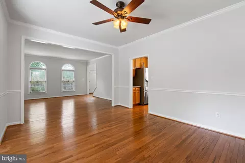 Living - 6367 Etheridge Ln, Manassas, VA 20112 photo 4 of 10