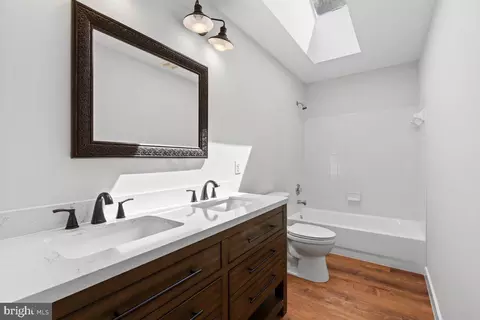 Bath - 6367 Etheridge Ln, Manassas, VA 20112 photo 4 of 5